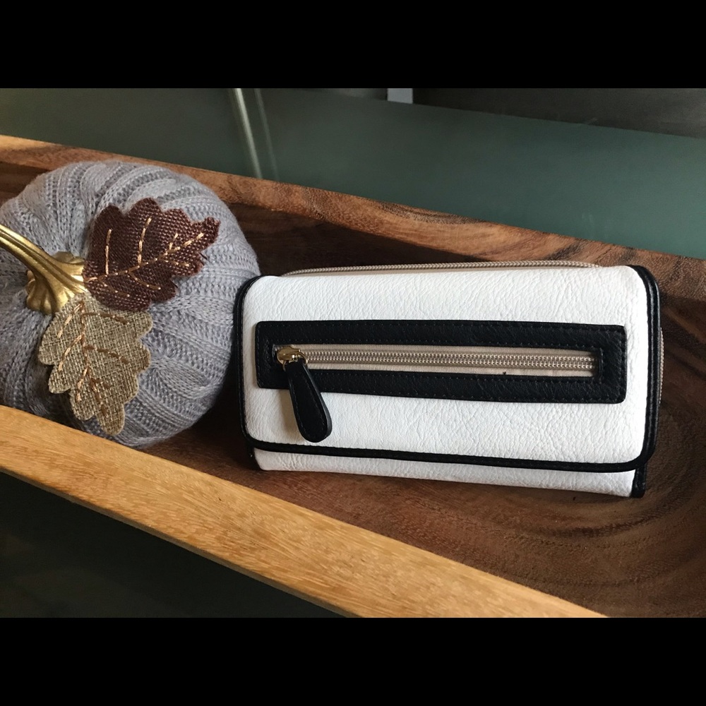 Wallet - Zipper Closure Trendy Black, White, Tan